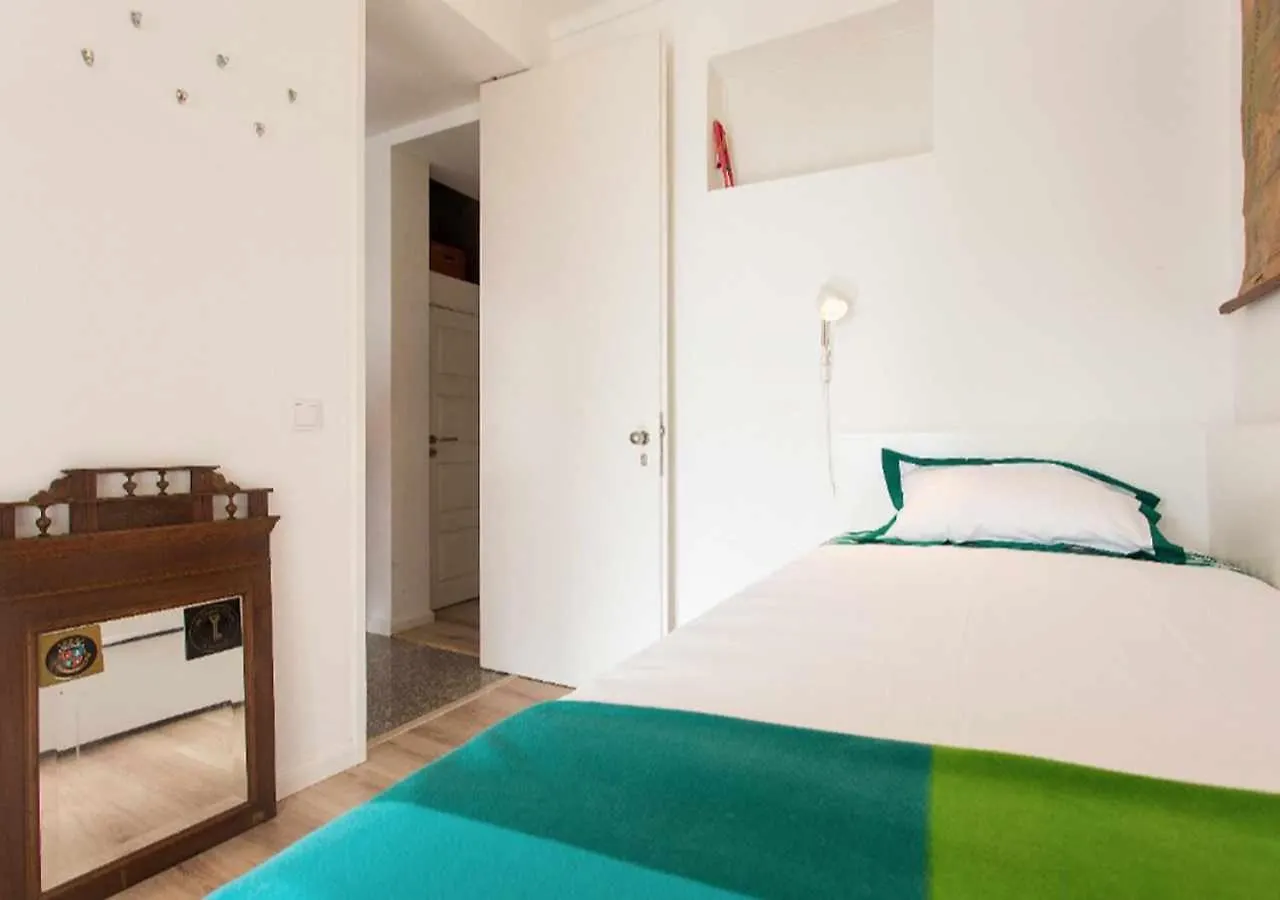 5 Seconds To Your Heart Lisbon Apartment